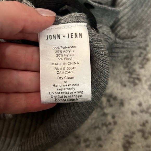 super soft grey cardigan size xs with crossed ribbon on sides - Picture 5 of 6